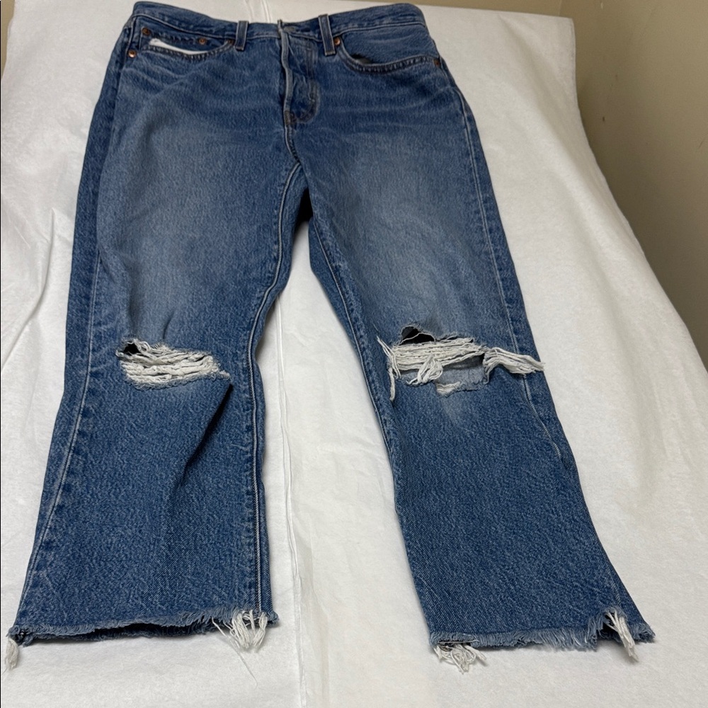 Levis Premium Wedgie Straight Blue Distressed  Jeans🌟